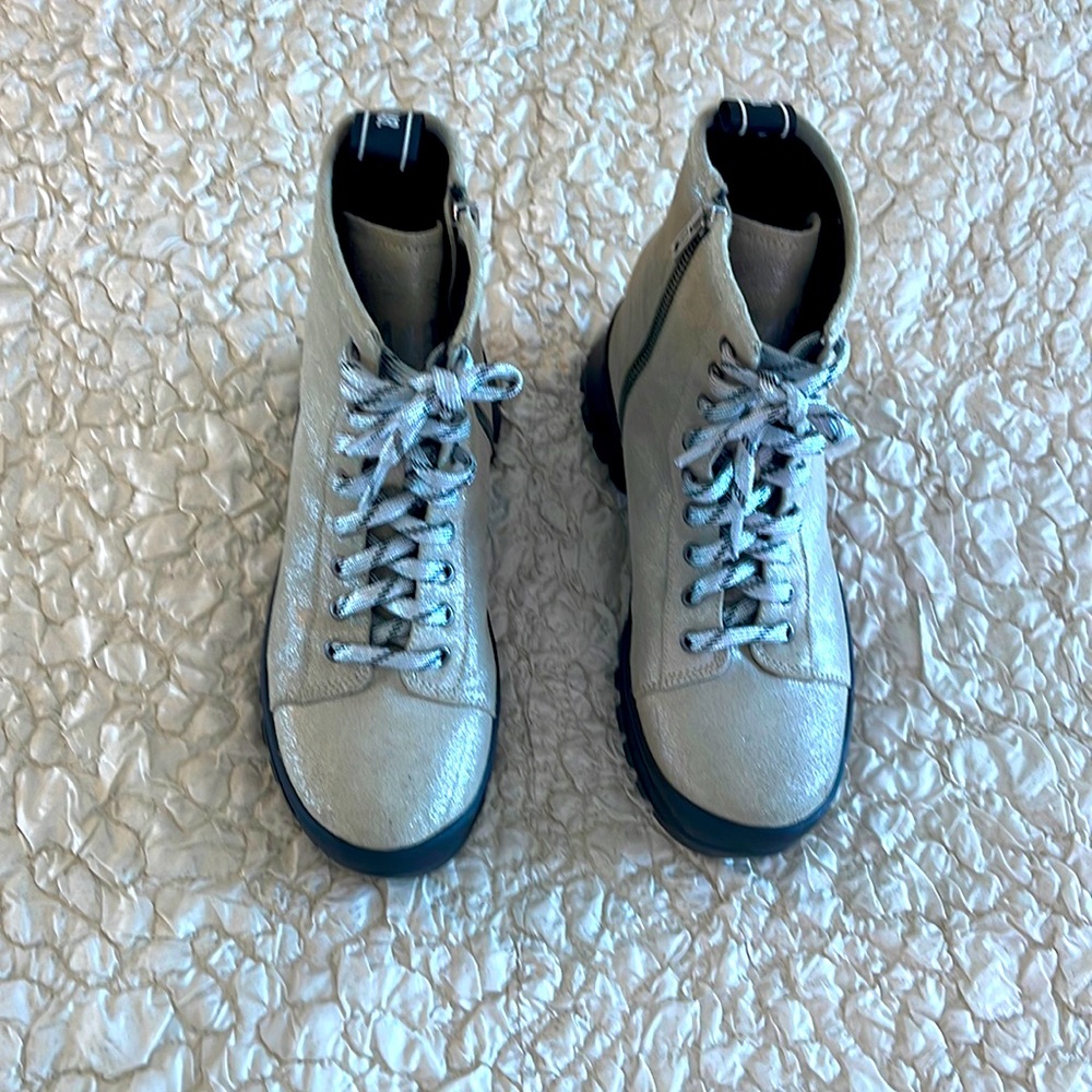 P448 Women Denise Beige Glitter Platform Lace-Up Vibram Combat Boots